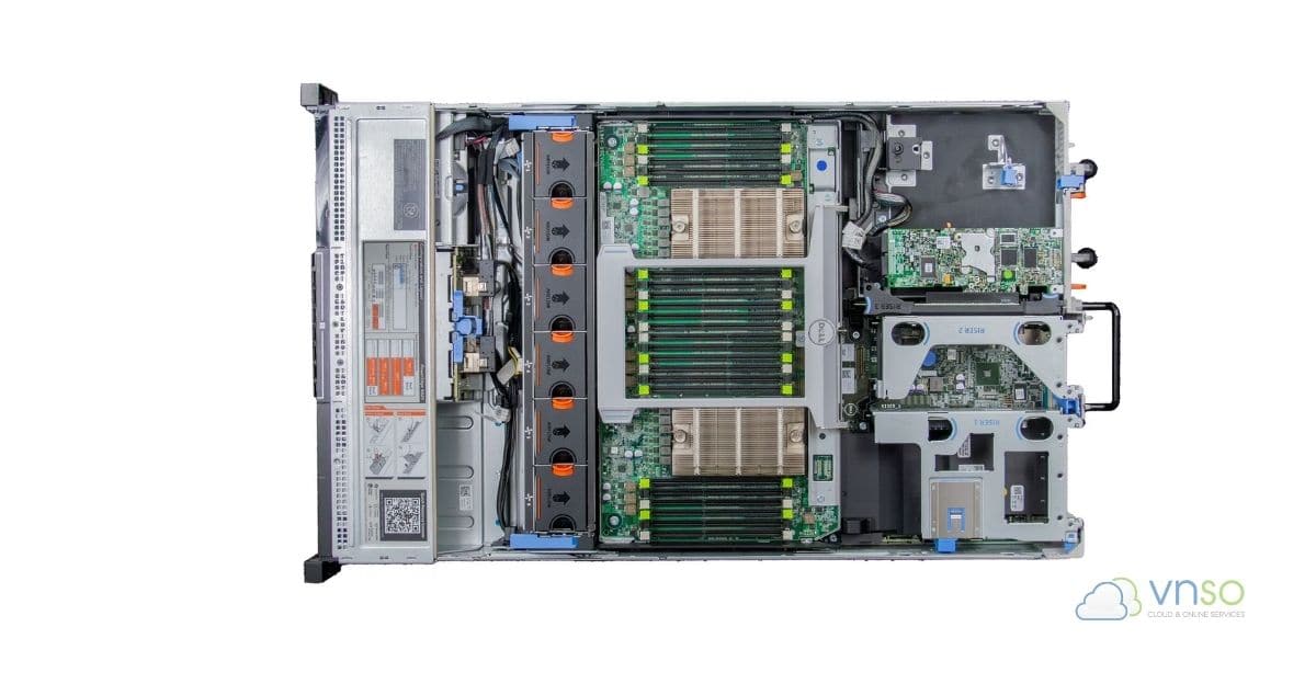 Bên trong máy chủ Dell PowerEdge R820
